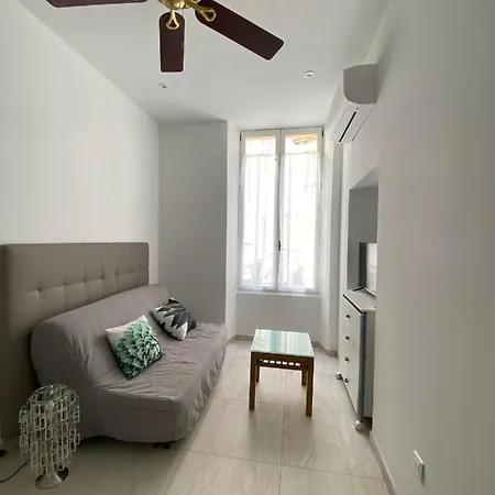 Hyper Centre Apartment