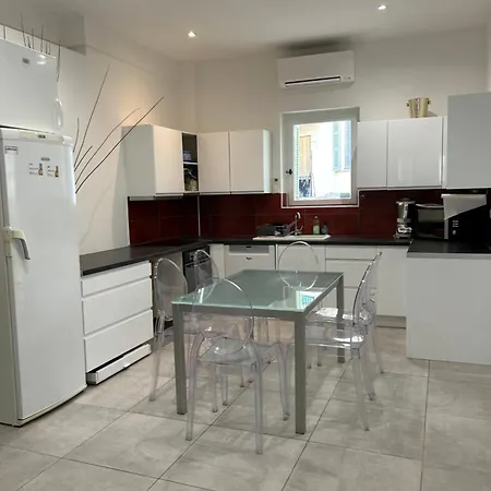 Hyper Centre Apartment
