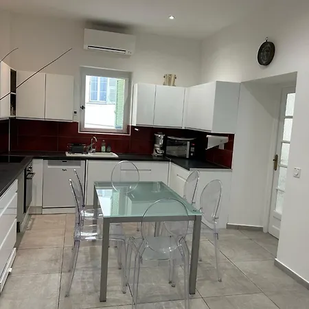 Hyper Centre Apartment